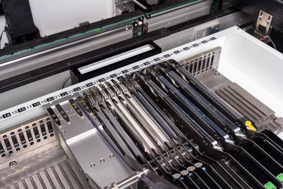 TS10 SMT Pick And Place Machine 10 หัว 100 เครื่องให้อาหาร 01005 สนับสนุนความเร็วสูง
