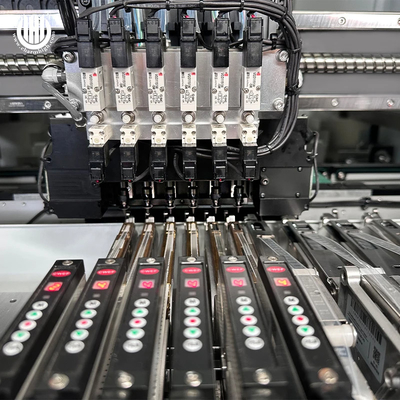 เครื่องยนต์ Y สองตัว CHM-751 ประหยัด 6 หัว PCB สายการผลิต SMT Pick and Place Machine