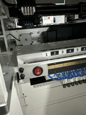 CHM551 เครื่องเลือกและวาง PCB Charmhigh สําหรับ 0201 / QFN / BGA