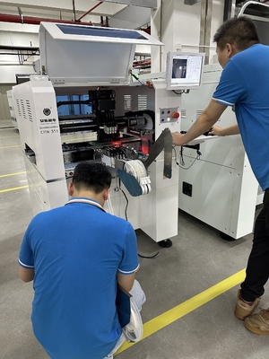 มหาวิทยาลัย PCB SMD Pick And Place Machine อัตโนมัติเต็มด้วยฐาน CHM-551